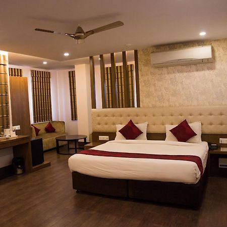 Hotel Sandstone Inn Lucknow Exteriör bild