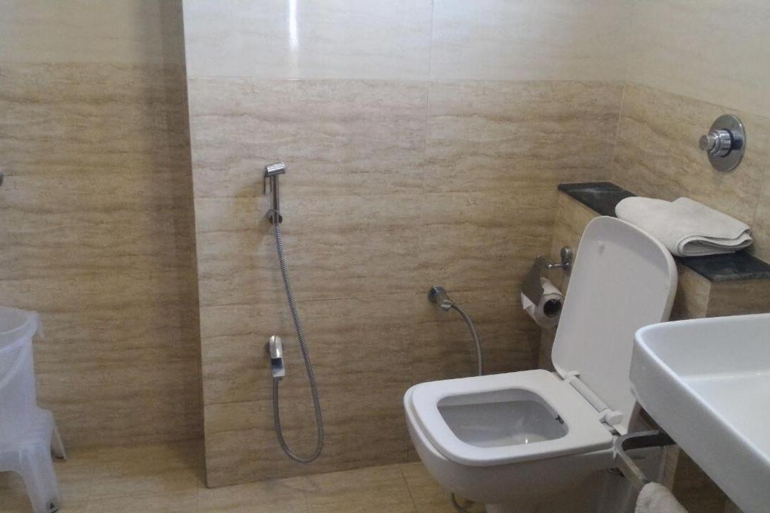Hotel Sandstone Inn Lucknow Exteriör bild
