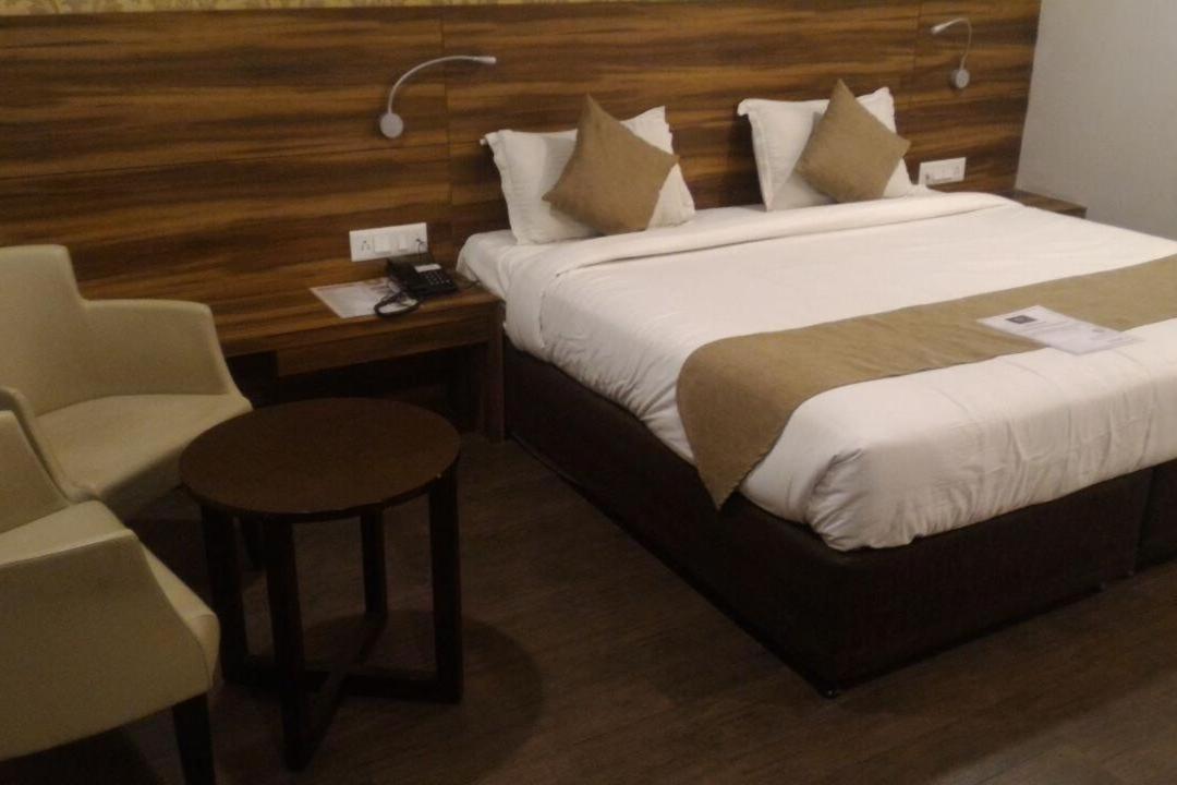 Hotel Sandstone Inn Lucknow Exteriör bild