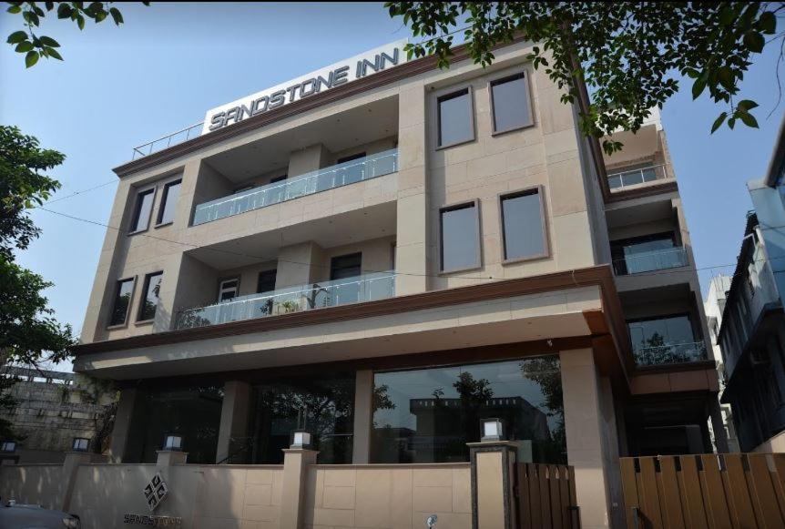 Hotel Sandstone Inn Lucknow Exteriör bild