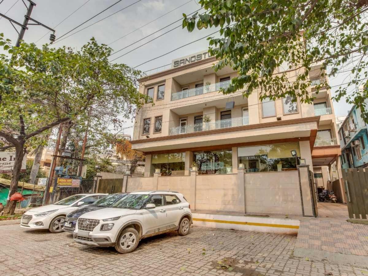 Hotel Sandstone Inn Lucknow Exteriör bild