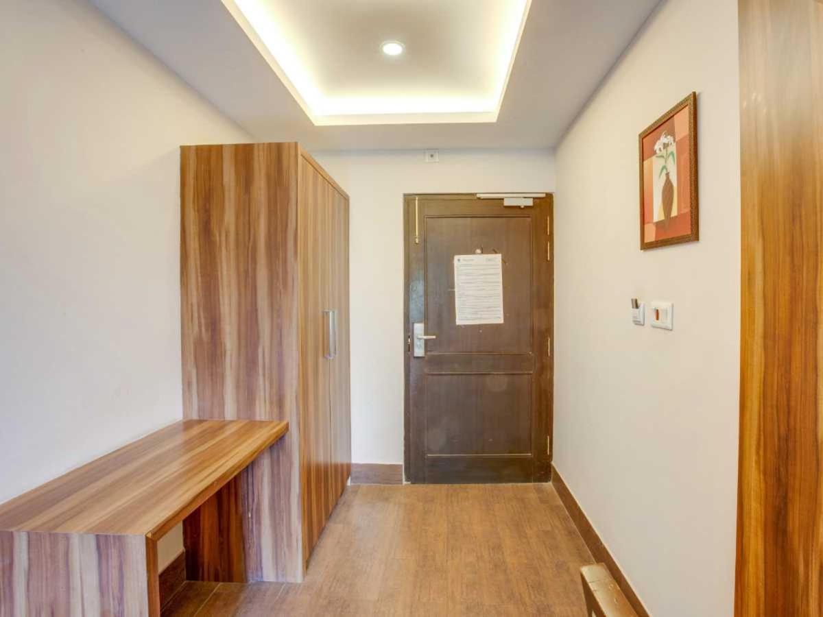 Hotel Sandstone Inn Lucknow Exteriör bild