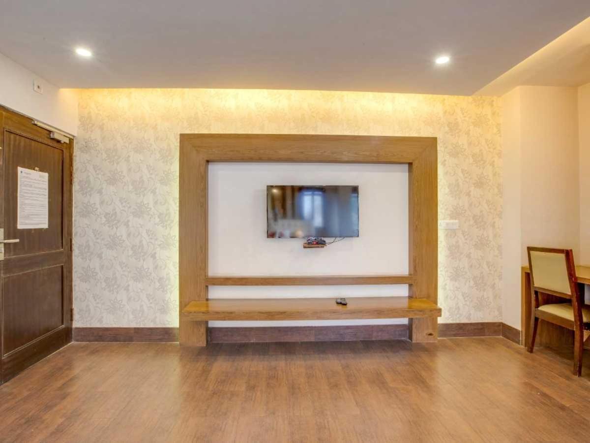 Hotel Sandstone Inn Lucknow Exteriör bild