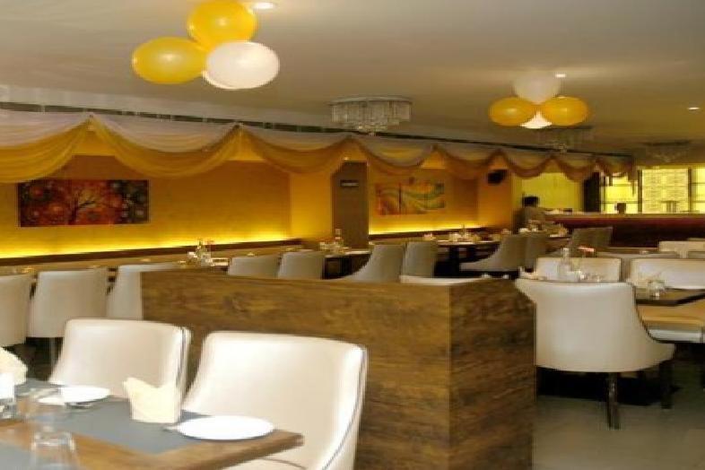 Hotel Sandstone Inn Lucknow Exteriör bild