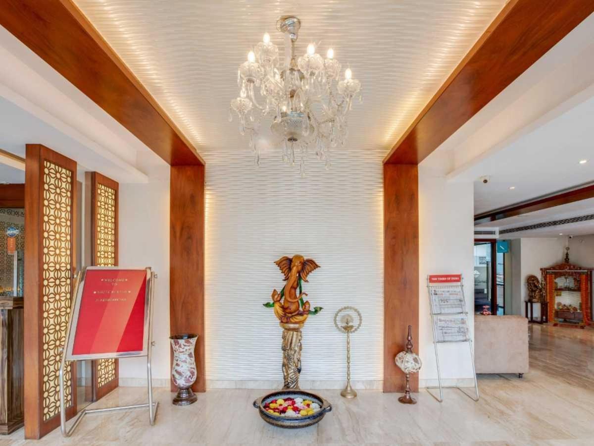 Hotel Sandstone Inn Lucknow Exteriör bild