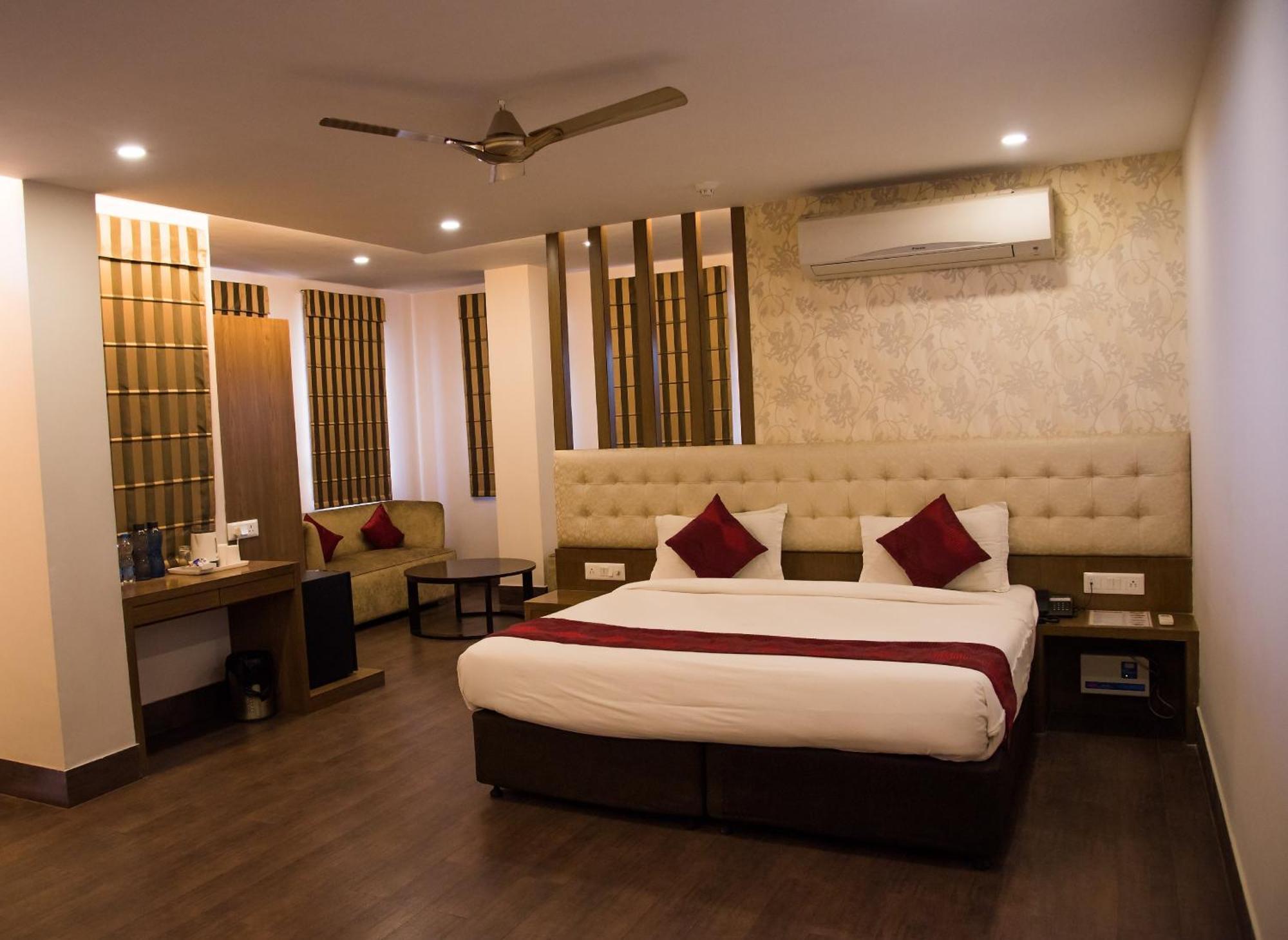 Hotel Sandstone Inn Lucknow Exteriör bild